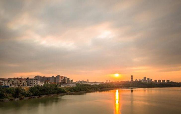 Bedava villa dağıtan muhtar köylüleri ihya etti! G5