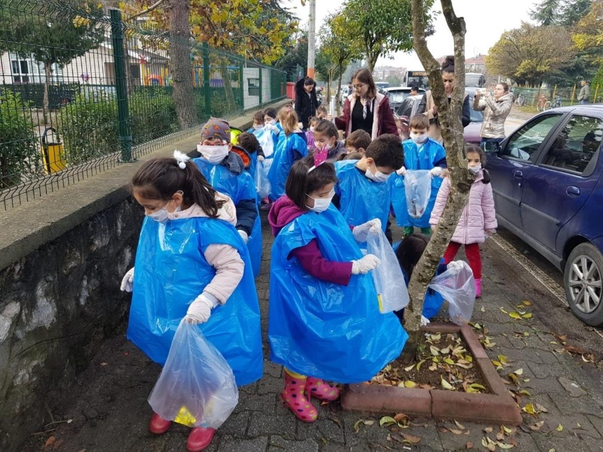 Minikler yeşil ve temiz &ccedil;evre i&ccedil;in kolları sıvadı