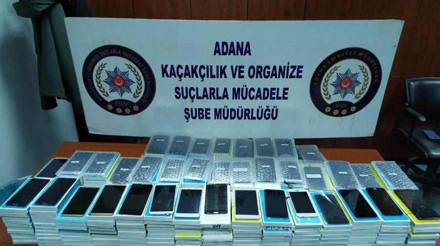 Adana&rsquo;da 65 bin liralık ka&ccedil;ak telefon ele ge&ccedil;irildi