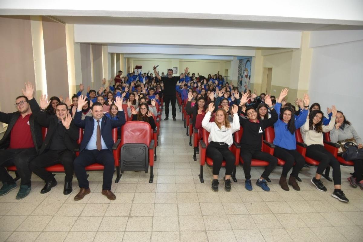 İğdig&uuml;l sokak hayvanları i&ccedil;in &ouml;ğrencilerle buluştu