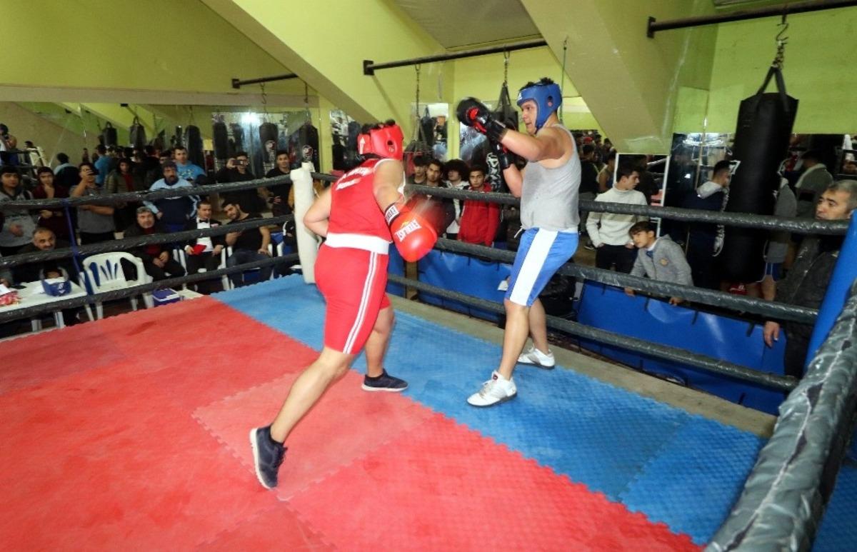 Adana&rsquo;da Okullararası Gen&ccedil; Erkekler B Boks İl Birinciliği