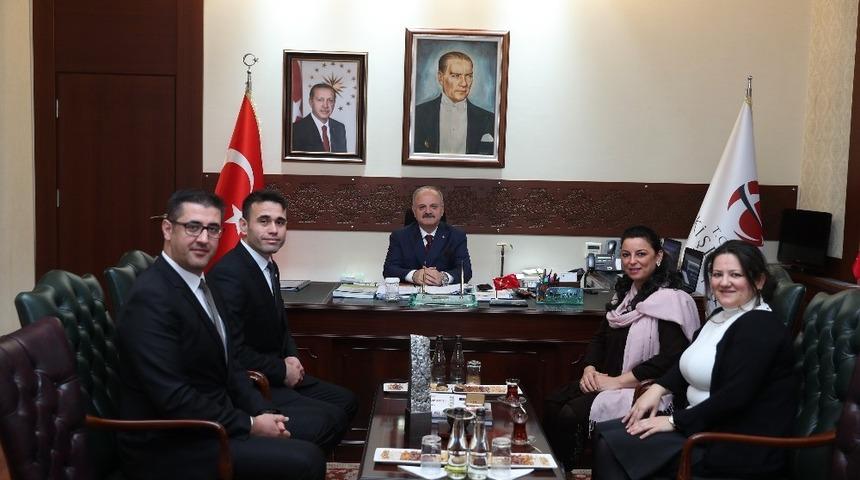 Vali &Ccedil;akacak, KOBİ &ouml;d&uuml;l&uuml;ne layık g&ouml;r&uuml;len şirketlerin temsilcilerini kabul etti