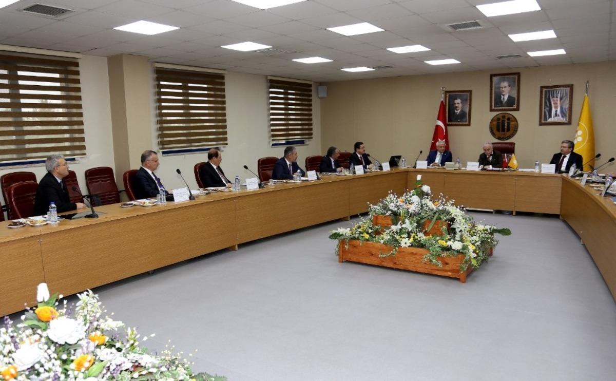 Aİ&Ccedil;&Uuml; Rekt&ouml;r&uuml; Prof. Dr. Karabulut, D&uuml;zey 2 B&ouml;lge &Ccedil;alıştayı&rsquo;na katıldı