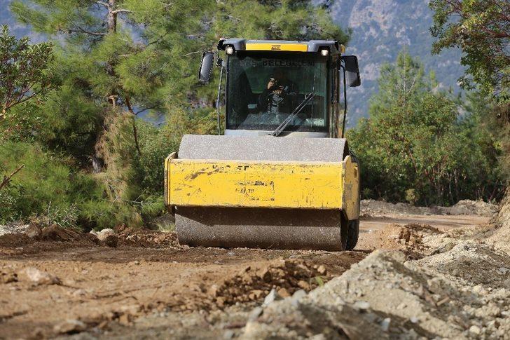 Kaş’ta kırsal mahallelerde yol çalışmaları G2