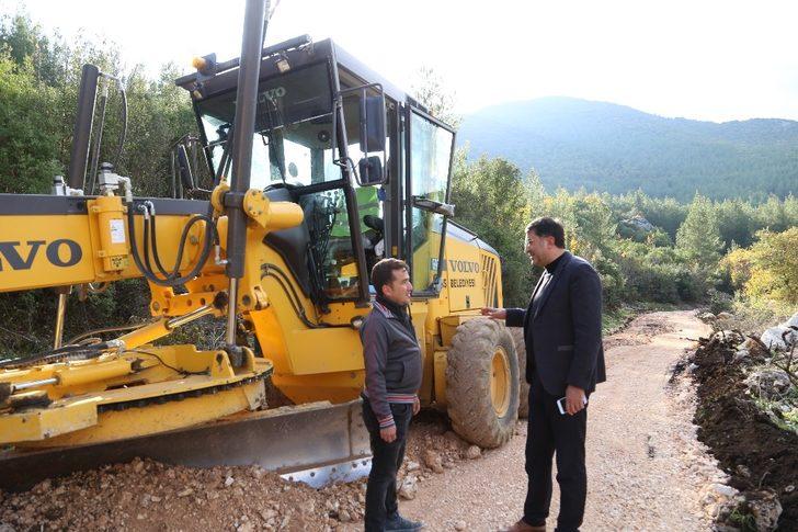 Kaş’ta kırsal mahallelerde yol çalışmaları G4