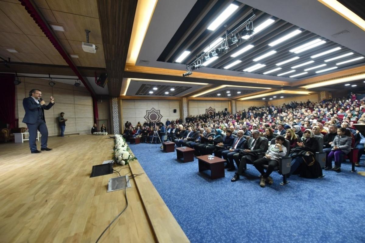 Manisa&rsquo;da ailelere y&ouml;nelik &lsquo;Bilin&ccedil;li Aile Duyarlı Gen&ccedil;&rsquo; semineri
