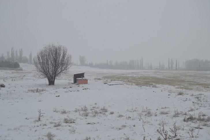 Ağrı güne kar yağışıyla başladı G2