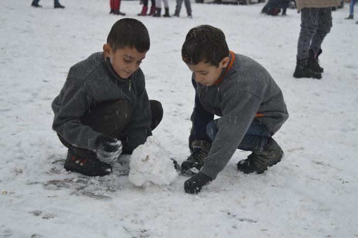 Ağrı güne kar yağışıyla başladı G4