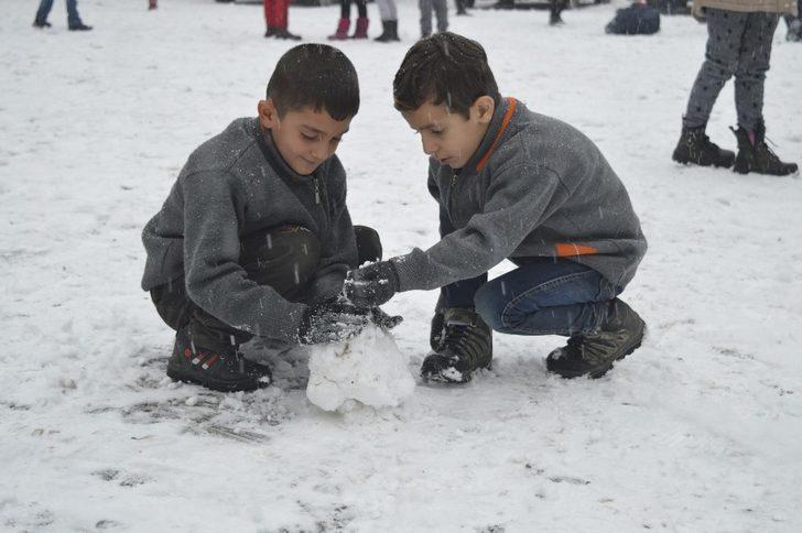 Ağrı güne kar yağışıyla başladı G5