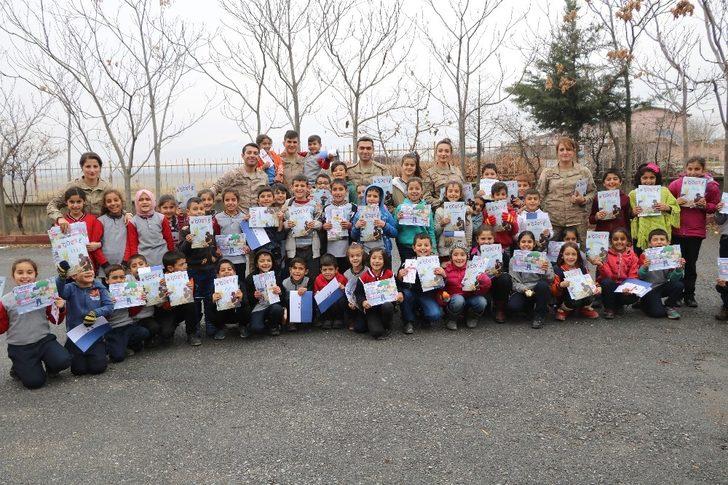 Jandarma çocuk dergisi dağıttı G4