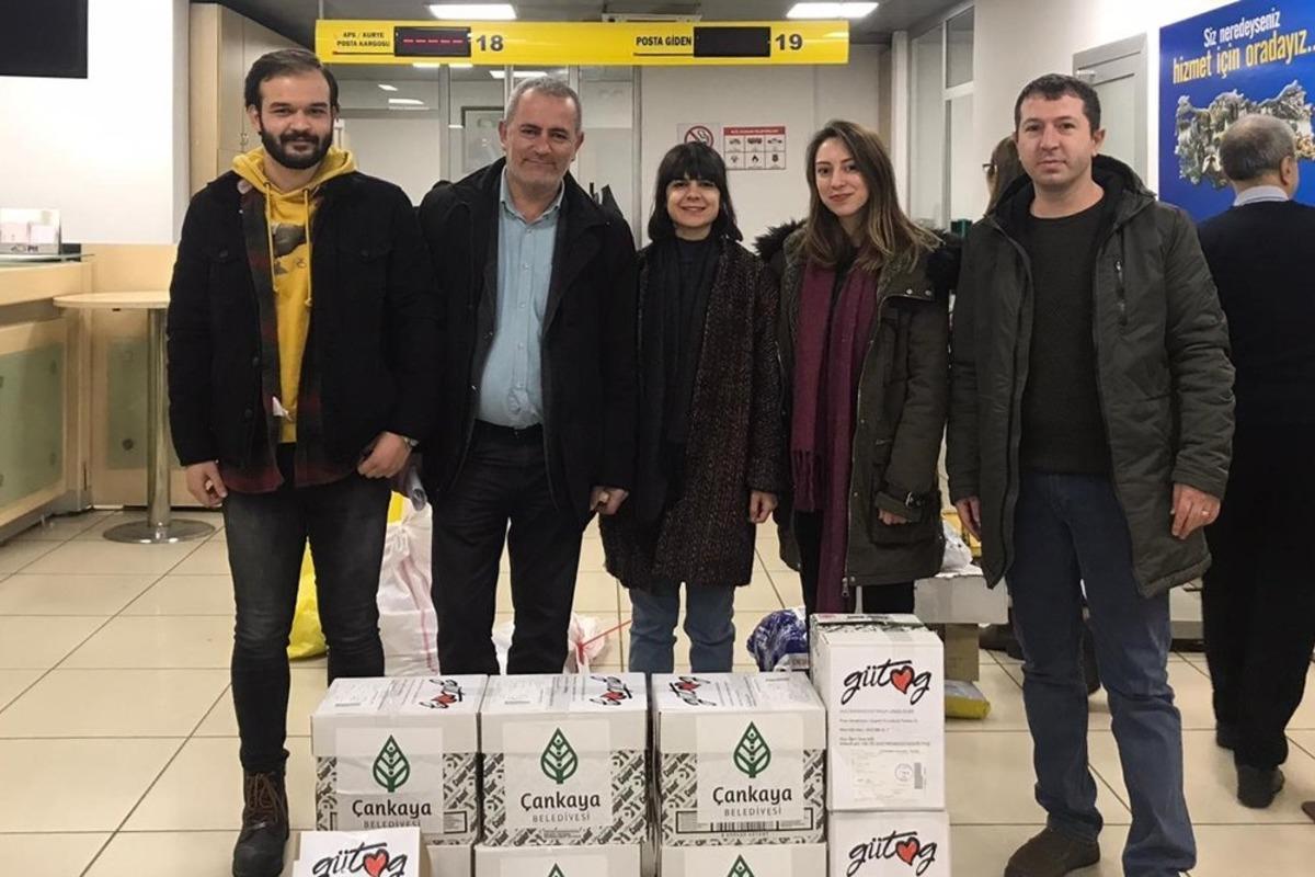 &Ccedil;ankayalı gen&ccedil;lerden el ele kitap seferberliği