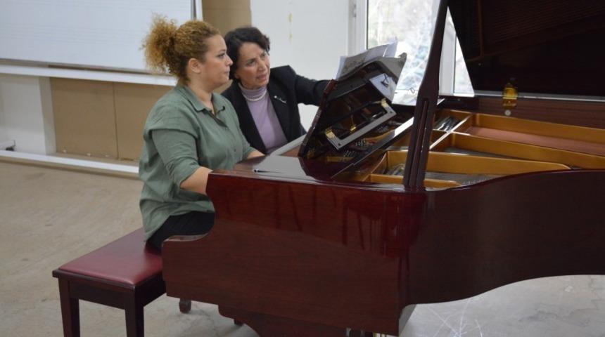 &lsquo;Piyano G&uuml;nleri&rsquo;nde Se&ccedil;il Akdil&rsquo;den &ccedil;alıştay