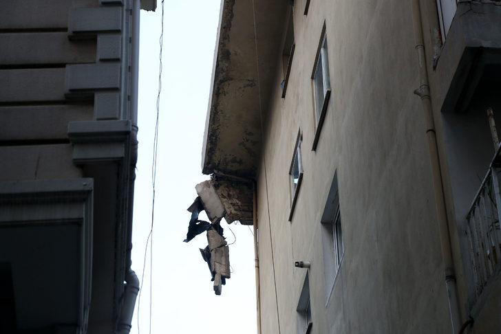 Şişli'de 6 katlı binanın çatısında çökme G5