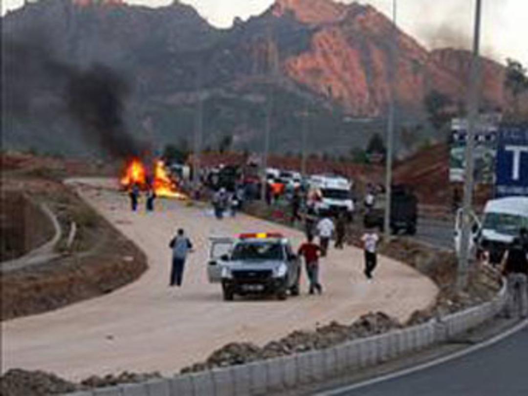 Şehitler &ouml;lmez anneler &ouml;l&uuml;r