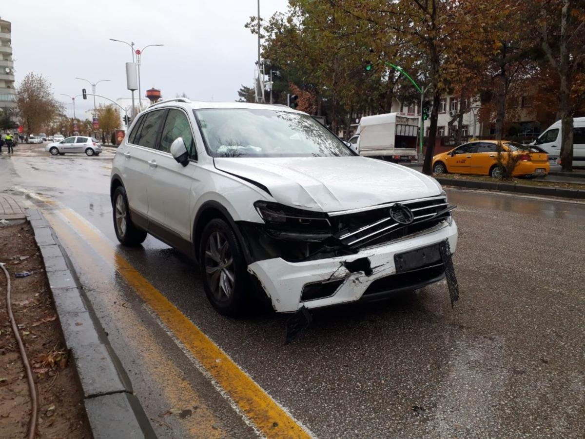 Elazığ&rsquo;da trafik kazası: 2 yaralı