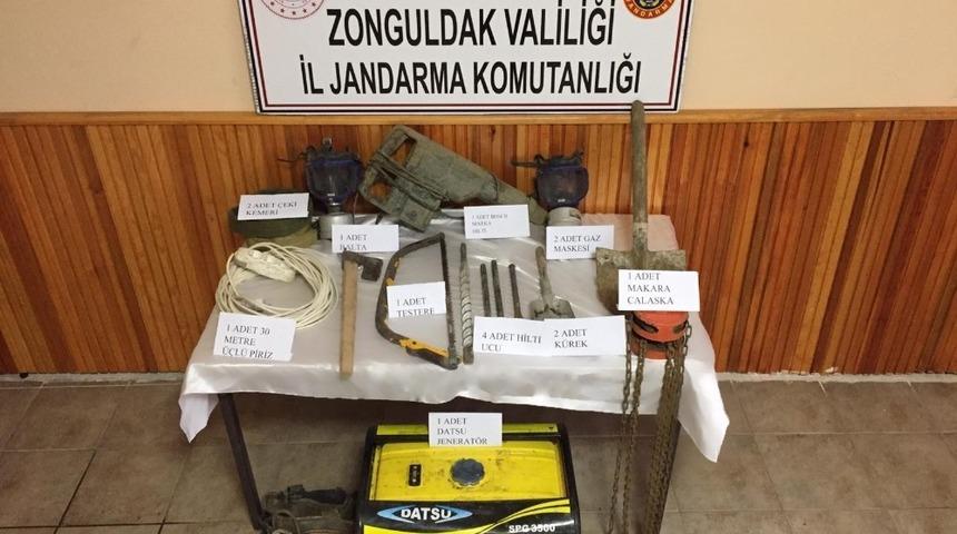 Ka&ccedil;ak kazı yapanlar su&ccedil;&uuml;st&uuml; yakalandı