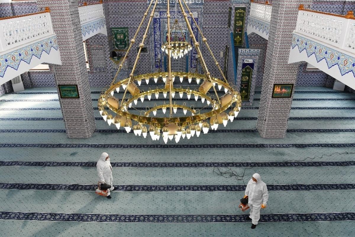 Beylikd&uuml;z&uuml;&rsquo;nde ibadethaneler temizleniyor