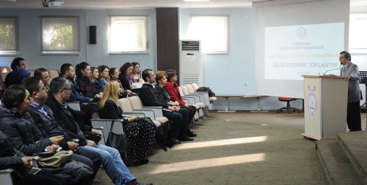 BE&Uuml;&rsquo;de mezunlarla iletişim stratejileri değerlendirme toplantısı