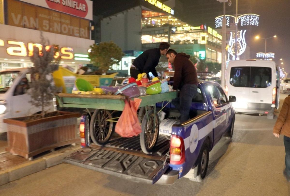 Van B&uuml;y&uuml;kşehir Belediyesi zabıtası seyyara ge&ccedil;it vermiyor