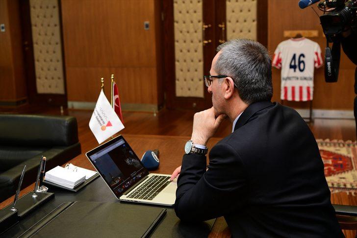 Kahramanmaraş Büyükşehir Belediye Başkanı Güngör, AA'nın "Yılın Fotoğrafları" oylamasına katıldı G2
