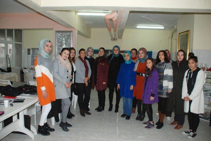 Yeşim Pekmez’den Besni ilçesine ziyaret G3