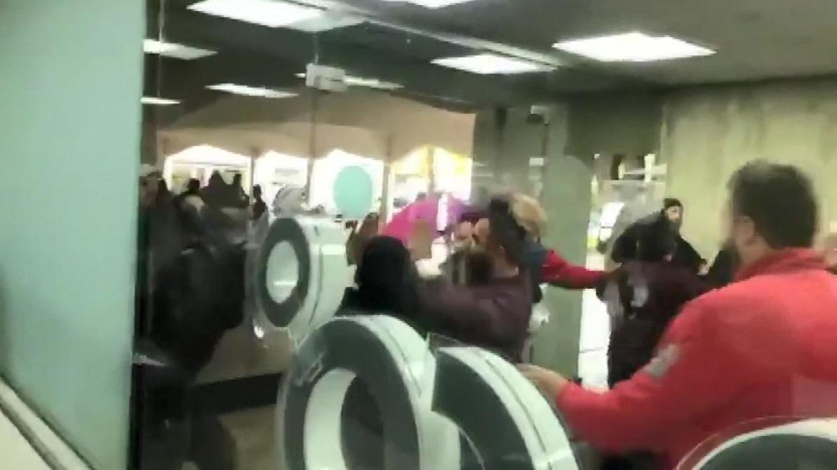 L&uuml;bnan'da sular durulmuyor! Şirket bastılar