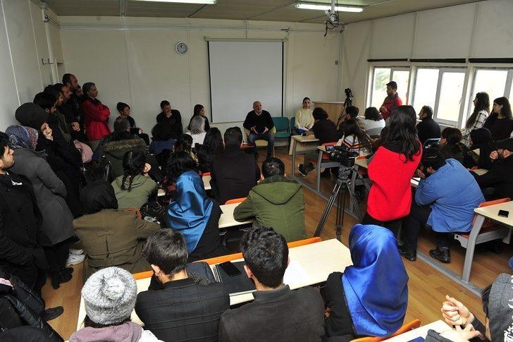 Sanatçı Ercan Kesal üniversite öğrencileriyle bir araya geldi G4