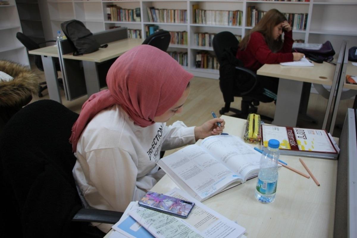 Cide Halk K&uuml;t&uuml;phanesine 4 bin kitap bağışlandı