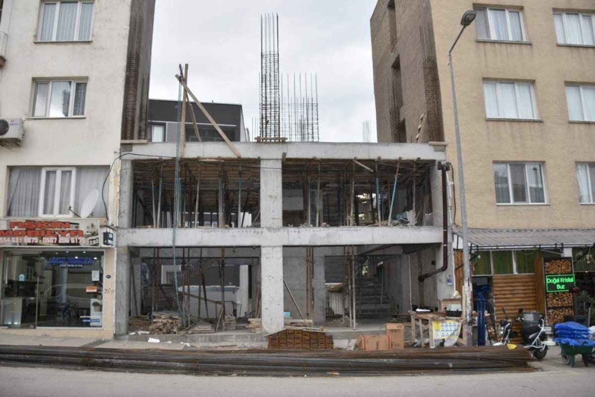 Aliağa Esnaf Sarayı y&uuml;kseliyor