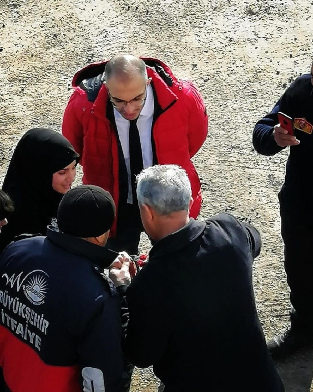 Parmağına y&uuml;z&uuml;k sıkışan &ouml;ğrencinin imdadına itfaiye yetişti