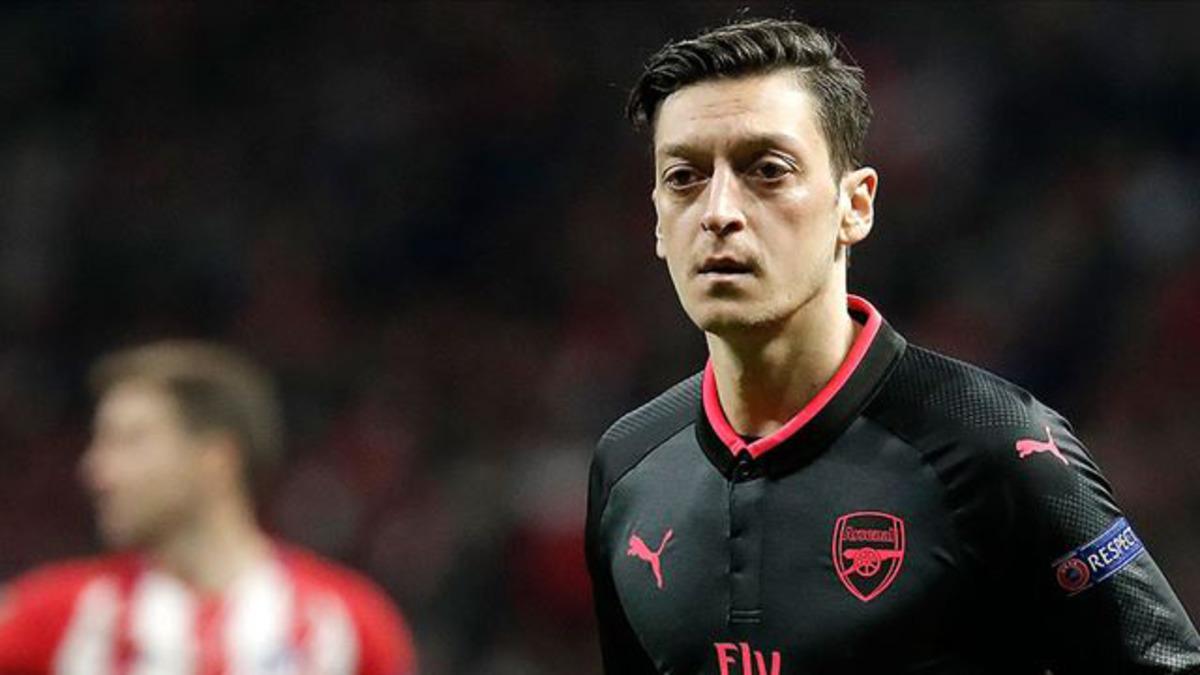 Mesut &Ouml;zil&rsquo;in adı kul&uuml;be verildi! Sosyal medyadan paylaştı