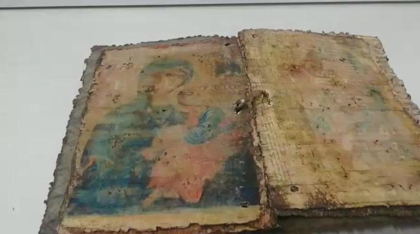 Bursa'da bin yıllık İncil ele geçirildi