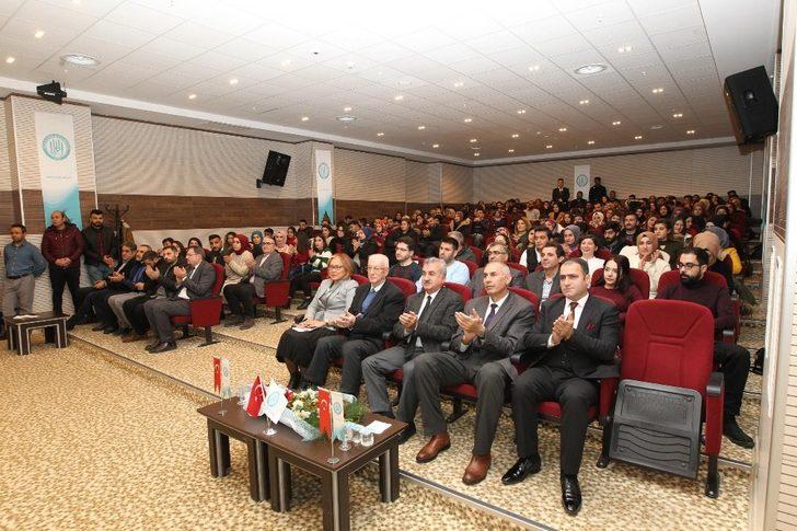 Emekli Büyükelçi Özülker, tecrübelerini öğrencilere aktardı G2