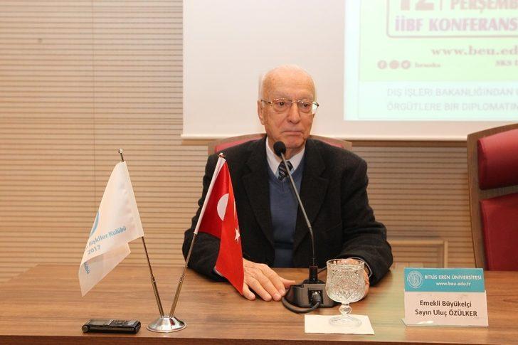 Emekli Büyükelçi Özülker, tecrübelerini öğrencilere aktardı G4