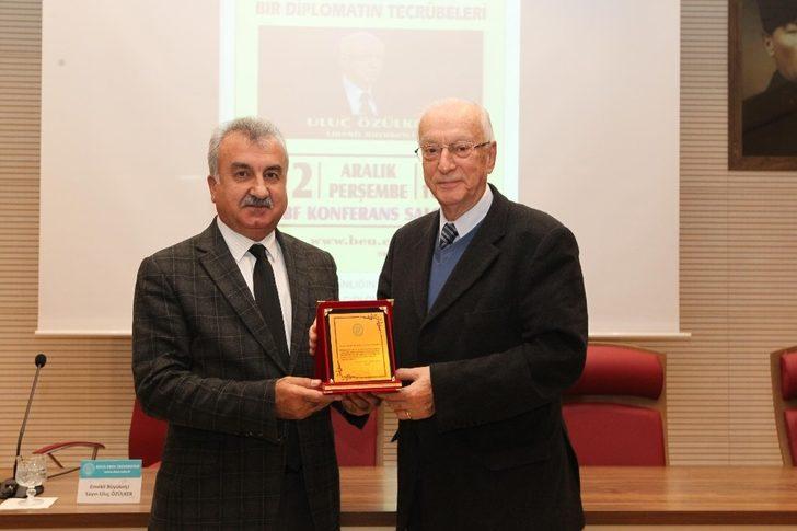 Emekli Büyükelçi Özülker, tecrübelerini öğrencilere aktardı G5