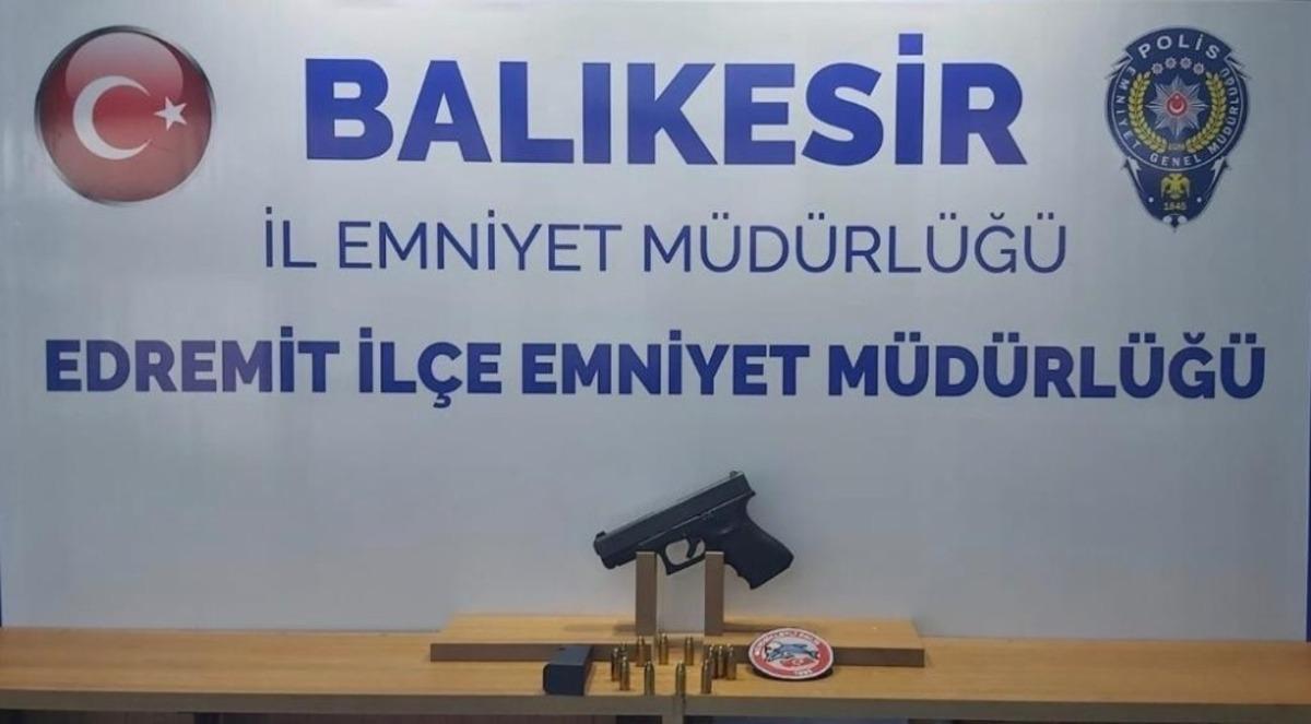 Balıkesir polisi 6 silah ele ge&ccedil;irdi