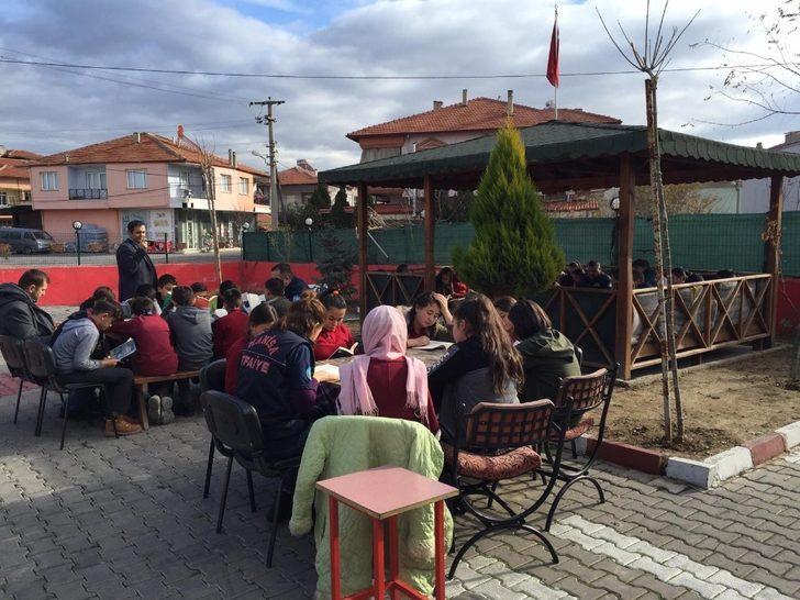 İtfaiye personeli, öğrenciler ile birlikte kitap okudu G4