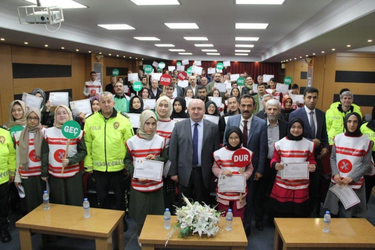 Kahramanmaraş&rsquo;ta 74 okul ge&ccedil;it g&ouml;revlisine belgeleri dağıtıldı