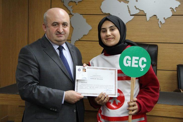 Kahramanmaraş’ta 74 okul geçit görevlisine belgeleri dağıtıldı G3