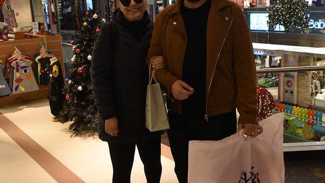 İzel genç sevgilisiyle böyle görüntülendi