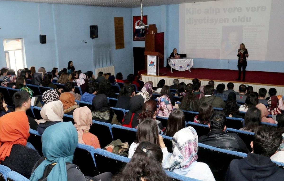 Ağrı İbrahim &Ccedil;e&ccedil;en &Uuml;niversitesi&rsquo;nde &ldquo;Sosyal Medya&rsquo;nın obezite &uuml;zerine etkileri&rdquo; konferansı d&uuml;zenlendi
