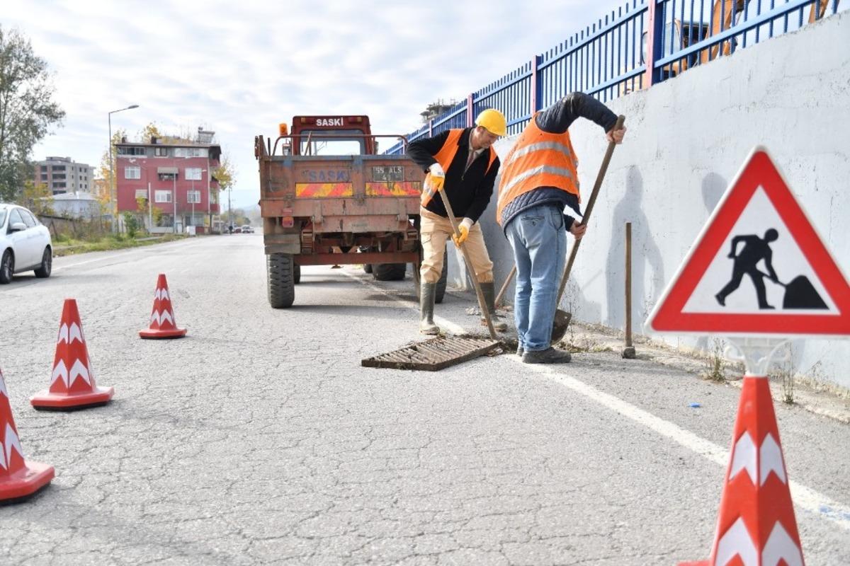Yağmur suyu hatları temizleniyor