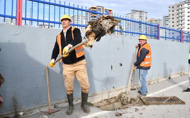 Yağmur suyu hatları temizleniyor G3