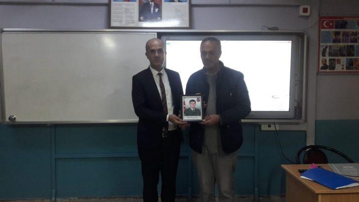 Şehit babası ortaokul öğrencileri ile buluştu G1