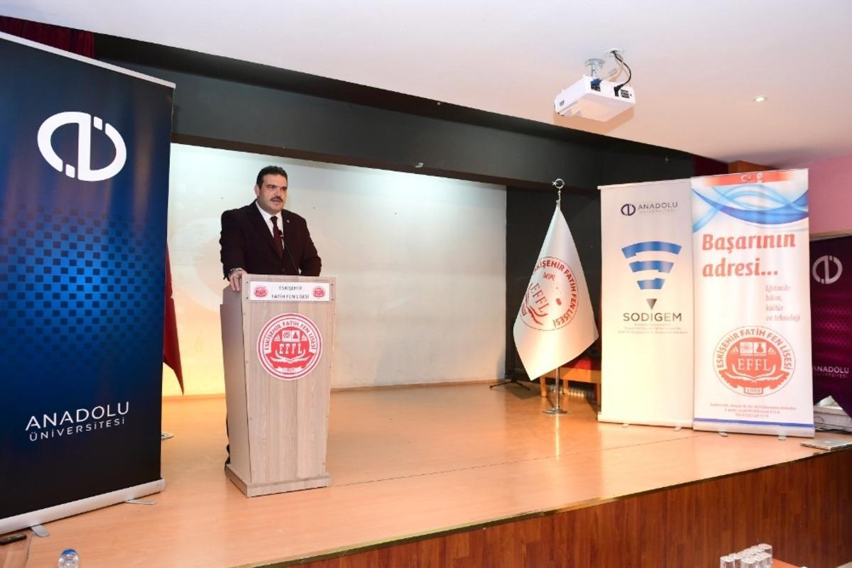 SODİGEM sosyal medya ve dijital g&uuml;venlik eğitimlerine devam ediyor