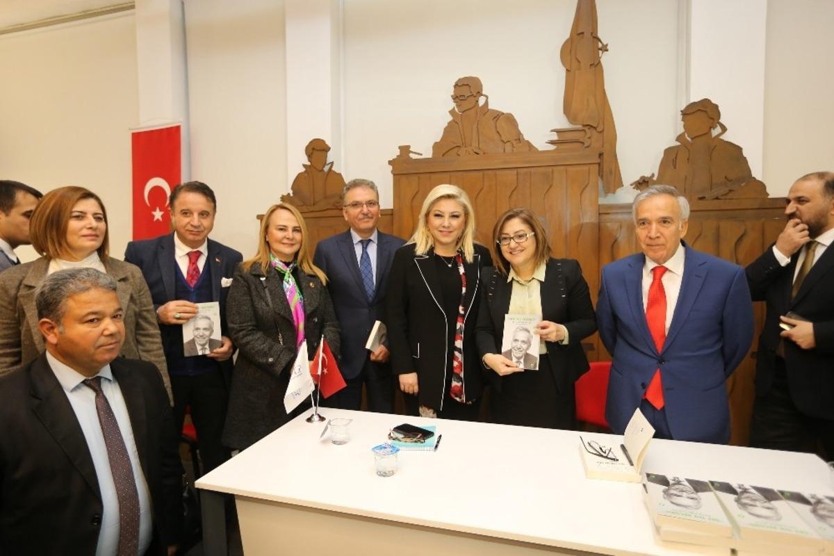 Gazeteci Yavuz Donat, yakın tarihe ışık tuttu