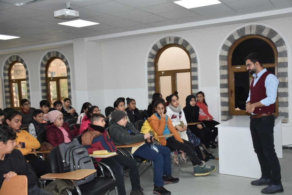 &Ouml;ğrencilere sigara ve teknoloji bağımlılığının zararları semineri