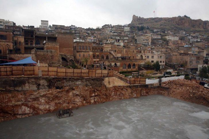 Cumhuriyet Meydanı’na ilk beton döküldü G3