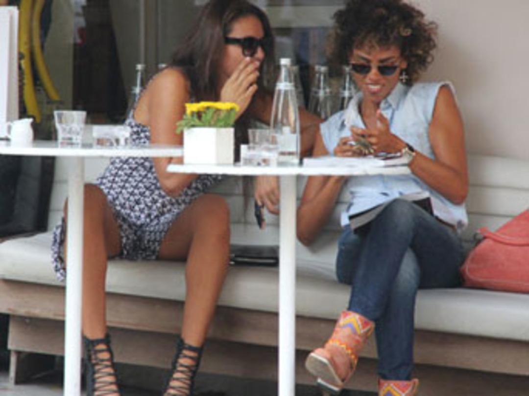 İkoncan'dan bacak şov