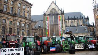 Hollanda'da çiftçilerden hükümetin tarım politikasına protesto